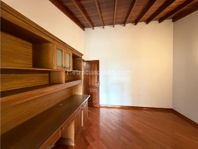Casa de 5 alcobas en venta en Poblado Loma Los Balsos, Medellín, 280 m² · foto 18 de 20