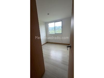 Apartamento de 3 alcobas en venta en Sabaneta, Sabaneta, 89 m² · foto 4 de 8