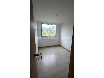 Apartamento de 3 alcobas en venta en Sabaneta, Sabaneta, 89 m² · foto 5 de 8