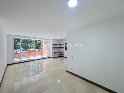 Apartamento de 3 alcobas en arriendo en Laureles, Medellín, 125 m² · foto 3 de 18