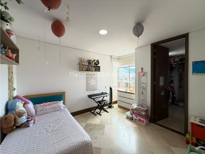 Apartamento de 4 alcobas en venta en Laureles, Medellín, 342 m² · foto 18 de 20