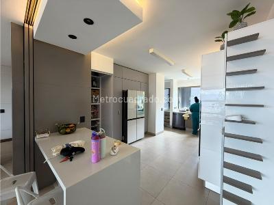 Apartamento de 3 alcobas en arriendo en Palmas Poblado, Medellín, 323 m² · foto 3 de 20
