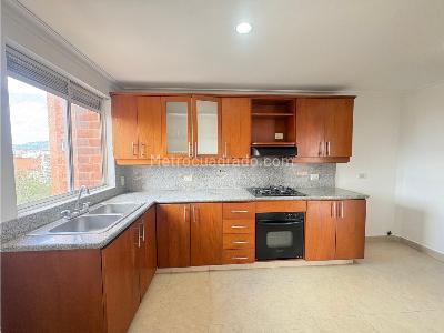 Apartamento de 3 alcobas en arriendo en Laureles, Medellín, 174 m² · foto 14 de 20