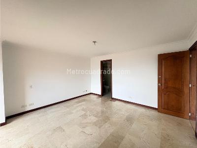 Apartamento de 3 alcobas en arriendo en Laureles, Medellín, 174 m² · foto 19 de 20