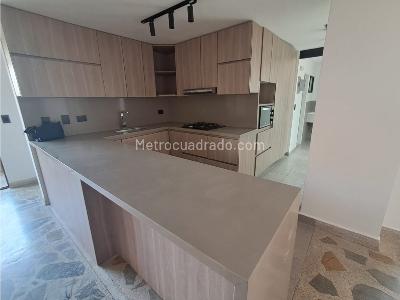 Apartamento de 3 alcobas en arriendo en Laureles, Medellín, 160 m² · foto 2 de 18
