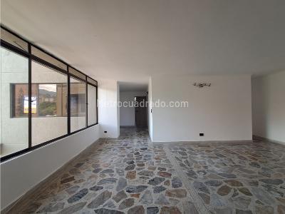 Apartamento de 3 alcobas en arriendo en Laureles, Medellín, 160 m² · foto 3 de 18