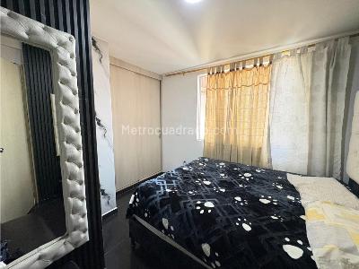 Apartamento de 2 alcobas en arriendo en Laureles, Medellín, 75 m² · foto 5 de 8