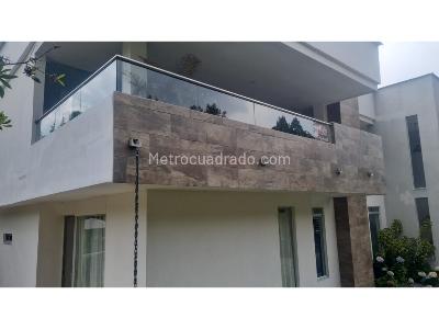 Casa de 5 alcobas en venta en Loma Del Escobero, Envigado, 530 m² · foto 3 de 20