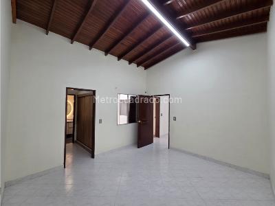 Casa de 5 alcobas en arriendo en Belen Alameda, Medellín, 256 m² · foto 8 de 20