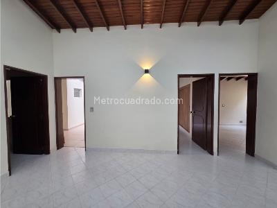 Casa de 5 alcobas en arriendo en Belen Alameda, Medellín, 256 m² · foto 10 de 20