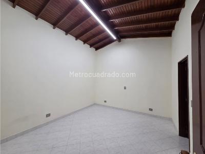 Casa de 5 alcobas en arriendo en Belen Alameda, Medellín, 256 m² · foto 13 de 20