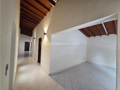 Casa de 5 alcobas en arriendo en Belen Alameda, Medellín, 256 m² · foto 14 de 20
