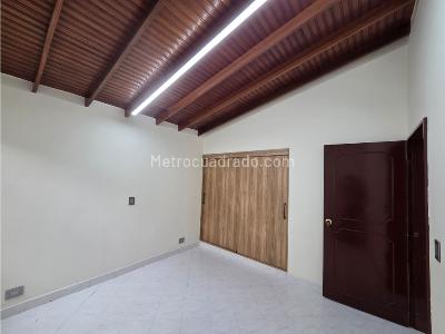 Casa de 5 alcobas en arriendo en Belen Alameda, Medellín, 256 m² · foto 18 de 20