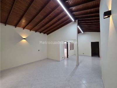 Casa de 5 alcobas en arriendo en Belen Alameda, Medellín, 256 m² · foto 19 de 20