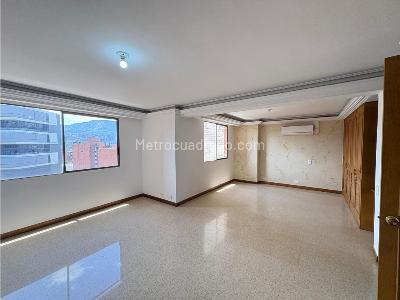 Apartamento en arriendo en Laureles, Medellín · foto 2 de 14