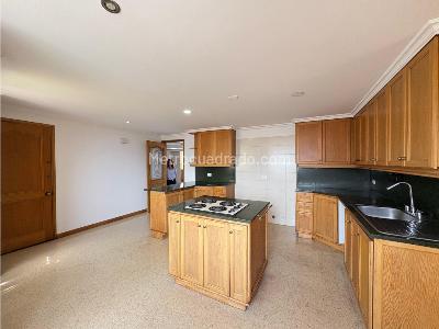 Apartamento en arriendo en Laureles, Medellín · foto 3 de 14