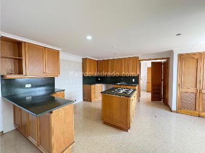 Apartamento en arriendo en Laureles, Medellín · foto 4 de 14