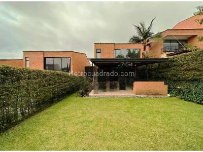 Casa de 3 alcobas en venta en Envigado, Medellín, 270 m² · foto 2 de 19