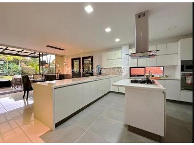 Casa de 3 alcobas en venta en Envigado, Medellín, 270 m² · foto 5 de 19