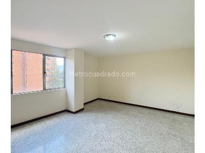 Apartamento de 3 alcobas en venta en Conquistadores, Medellín, 144 m² · foto 4 de 16