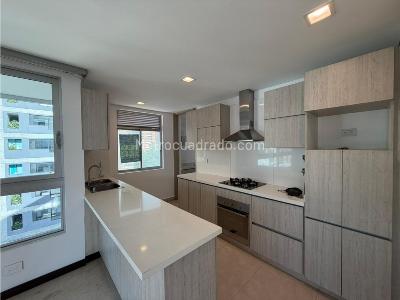 Apartamento en arriendo en Castropol, Medellín · foto 2 de 20