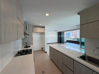 Apartamento en arriendo en Castropol, Medellín · foto 3 de 20