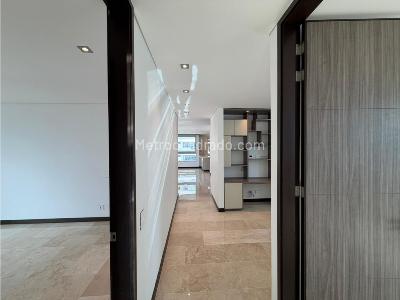 Apartamento en arriendo en Castropol, Medellín · foto 19 de 20