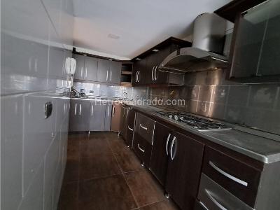 Apartamento de 3 alcobas en arriendo en Laureles, Medellín, 110 m² · foto 3 de 20