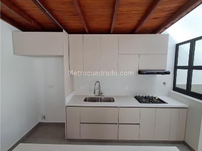 Casa de 3 alcobas en arriendo en La Castellana, Medellín, 200 m² · foto 3 de 20