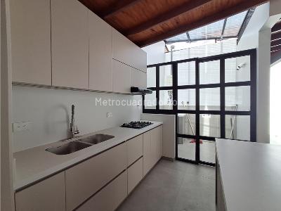 Casa de 3 alcobas en arriendo en La Castellana, Medellín, 200 m² · foto 5 de 20