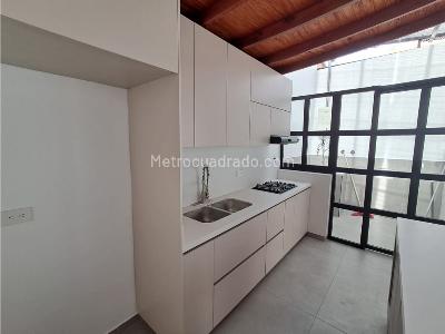 Casa de 3 alcobas en arriendo en La Castellana, Medellín, 200 m² · foto 6 de 20
