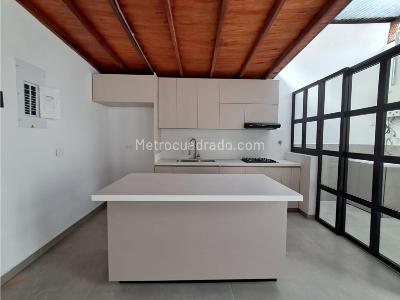Casa de 3 alcobas en arriendo en La Castellana, Medellín, 200 m² · foto 8 de 20