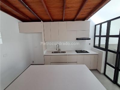 Casa de 3 alcobas en arriendo en La Castellana, Medellín, 200 m² · foto 9 de 20