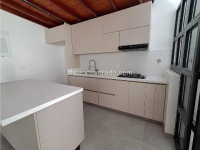 Casa de 3 alcobas en arriendo en La Castellana, Medellín, 200 m² · foto 11 de 20
