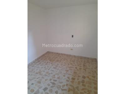 Casa de 5 alcobas en arriendo en La Castellana, Medellín, 300 m² · foto 5 de 20
