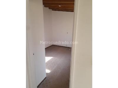 Casa de 5 alcobas en arriendo en La Castellana, Medellín, 300 m² · foto 6 de 20