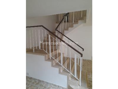Casa de 5 alcobas en arriendo en La Castellana, Medellín, 300 m² · foto 9 de 20