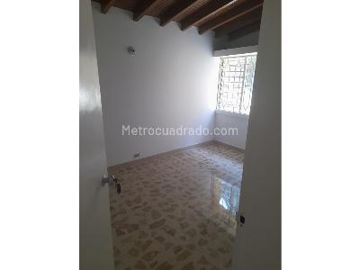 Casa de 5 alcobas en arriendo en La Castellana, Medellín, 300 m² · foto 16 de 20