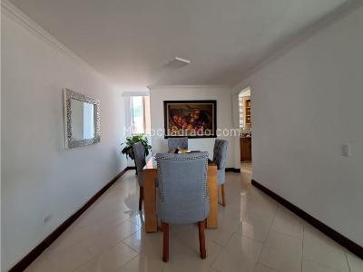 Apartamento de 4 alcobas en venta en Laureles, Medellín, 140 m² · foto 2 de 18