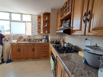 Apartamento de 4 alcobas en venta en Laureles, Medellín, 140 m² · foto 8 de 18