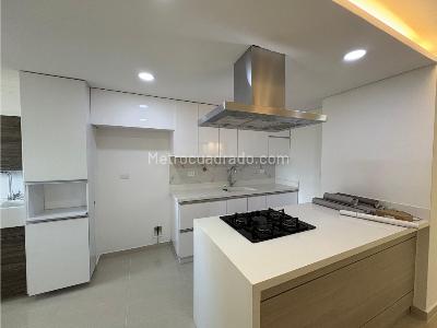 Apartamento en arriendo en Belen, Medellín · foto 3 de 13
