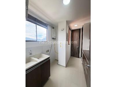 Apartamento de 3 alcobas en arriendo en El Poblado, Medellín, 137 m² · foto 10 de 19