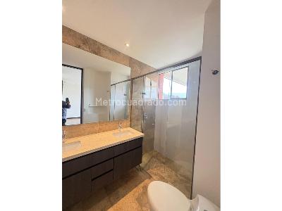 Apartamento de 3 alcobas en arriendo en El Poblado, Medellín, 137 m² · foto 15 de 19