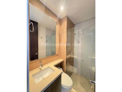 Apartamento de 3 alcobas en arriendo en El Poblado, Medellín, 137 m² · foto 16 de 19