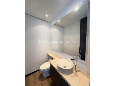 Apartamento de 3 alcobas en arriendo en El Poblado, Medellín, 137 m² · foto 17 de 19