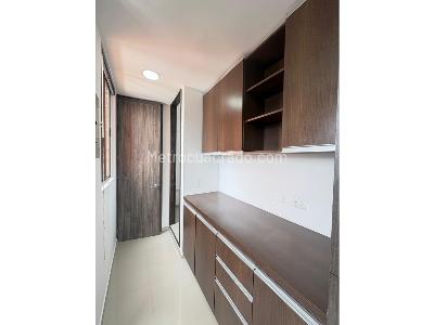Apartamento de 3 alcobas en arriendo en El Poblado, Medellín, 137 m² · foto 4 de 19