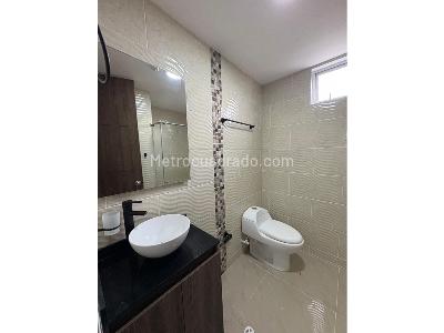 Apartamento de 3 alcobas en arriendo en La Castellana, Medellín, 130 m² · foto 10 de 12