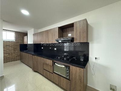 Apartamento de 3 alcobas en arriendo en La Castellana, Medellín, 130 m² · foto 2 de 12
