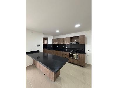 Apartamento de 3 alcobas en arriendo en La Castellana, Medellín, 130 m² · foto 8 de 12