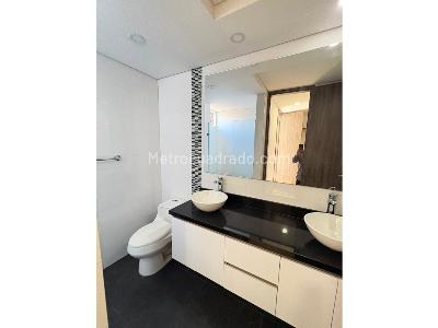 Apartamento de 3 alcobas en arriendo en El Poblado, Medellín, 137 m² · foto 15 de 19